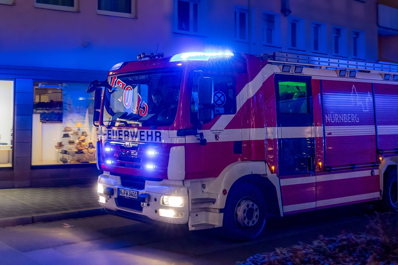Berufsfeuerwehr Nürnberg im Einsatz (Symbolfoto): In der Nacht kam es zu einem Brand in der Oedenberger Straße.
