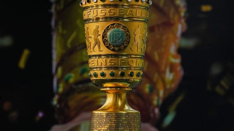 Der DFB-Pokal steht auf einem Podest (Symbolbild): Nürnberg trifft in der ersten Runde des DFB-Pokals auf einen schweren Gegner. Der DFB-Pokal steht auf einem Podest (Symbolbild): Nürnberg trifft in der ersten Runde des DFB-Pokals auf einen schweren Gegner.