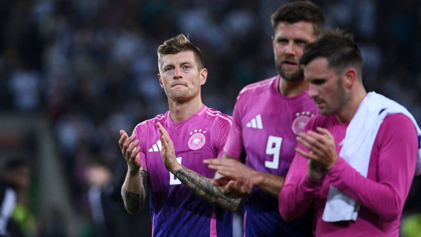 Toni Kroos: Gerade erst gewann er mit Real Madrid die Champions League, jetzt mühte er sich mit seinen DFB-Kollegen zu einem 2:1 gegen Griechenland.