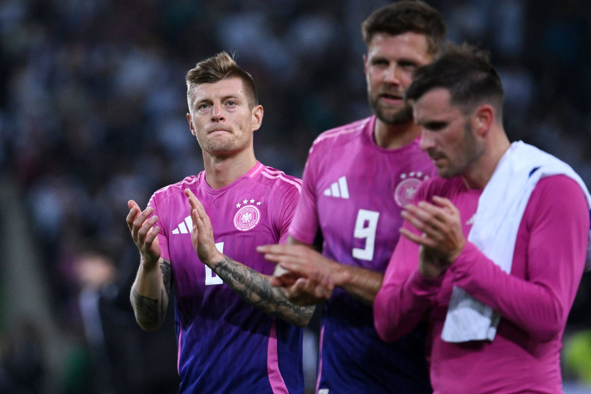 Toni Kroos: Gerade erst gewann er mit Real Madrid die Champions League, jetzt mühte er sich mit seinen DFB-Kollegen zu einem 2:1 gegen Griechenland.