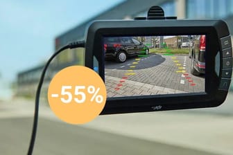 Jetzt können Sie sich im Aldi-Onlineshop eine Rückfahrkamera mit 54 Prozent Rabatt sichern.