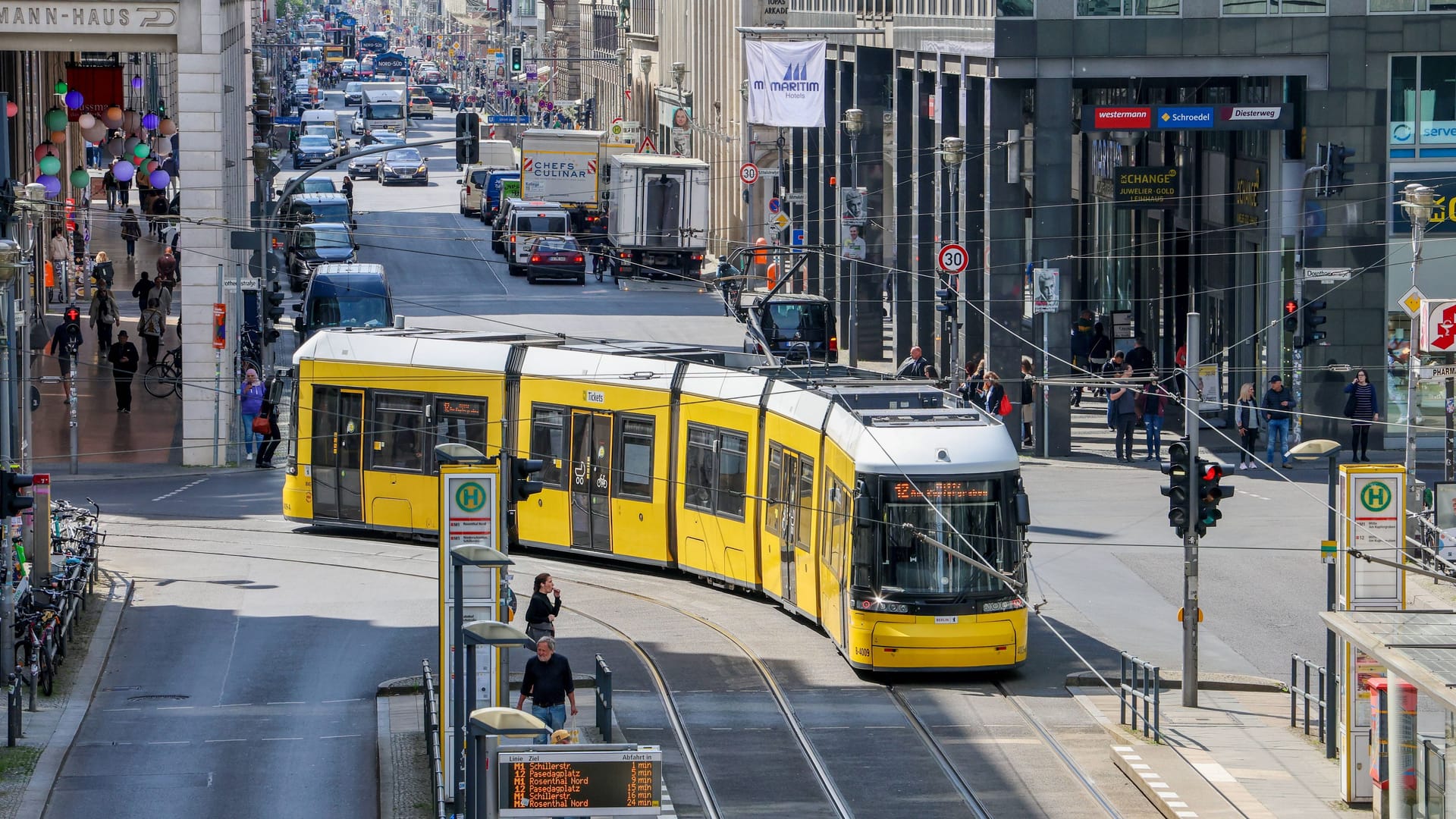 Straßenbahn der BVG (Archivbild): "Eine funktionierende Stadt setzt zwingend einen funktionierenden und attraktiven ÖPNV voraus"