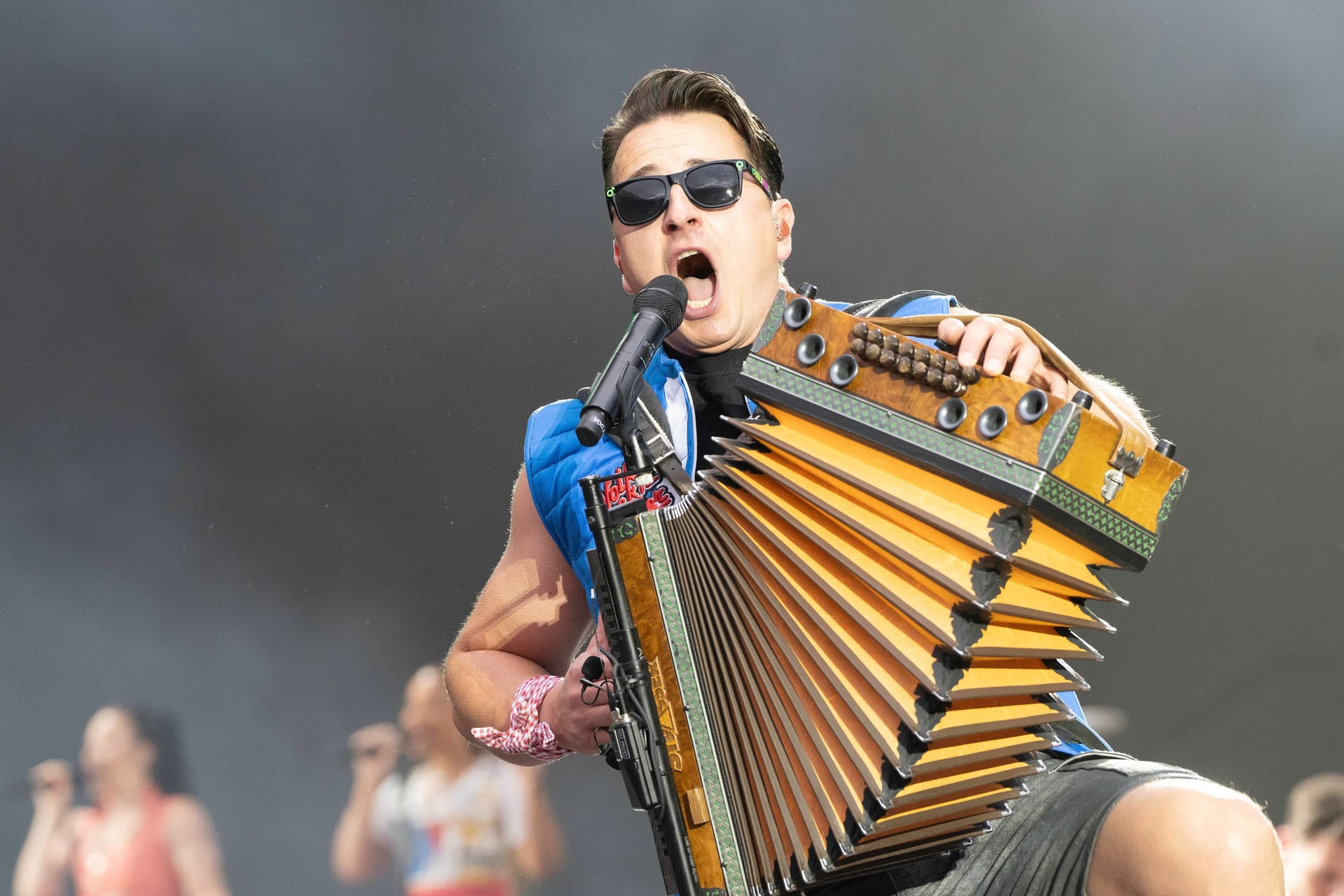 Andreas Gabalier im Rudolf-Harbig-Stadion in Dresden: Dem Publikum wurde vor dem Konzert wetterfeste und warme Kleidung empfohlen.