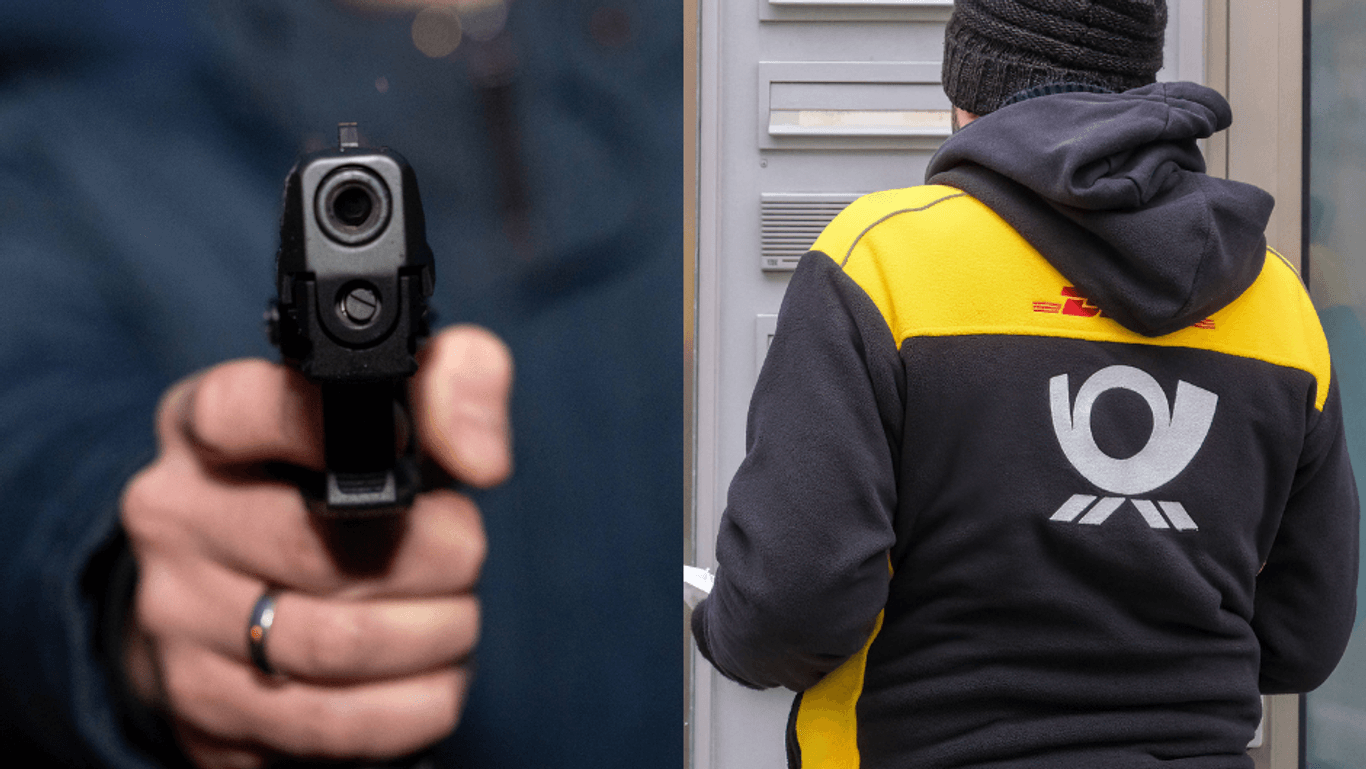 Ein Mann hält eine Pistole in der Hand (Symbolbild): Das Opfer erwartete an seiner Wohnungstür die Post – und wurde böse überrascht.