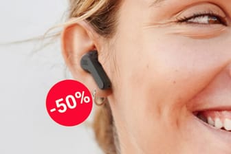 Praktisch für Reisen: Holen Sie sich jetzt die JBL Bluetooth-Kopfhörer bei Aldi zum Tiefstpreis.