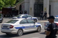 Belgrad: Mann mit Armbrust attackiert..