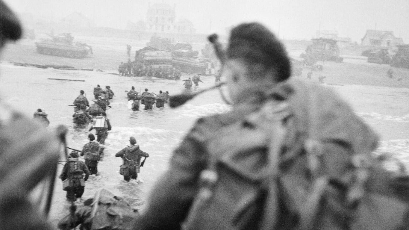 Bill Millin (r.): Am 6. Juni 1944 landete er in der Normandie.