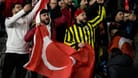 Türkische Fans im Olympiastadion: Verwandelt sie die EM in ein Heim-Turnier für die Türkei?