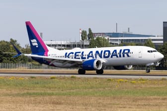 Ein Flugzeug von Icelandair: Mit einer Maschine der Fluggesellschaft flog die türkische Nationalmannschaft nach Hamburg.