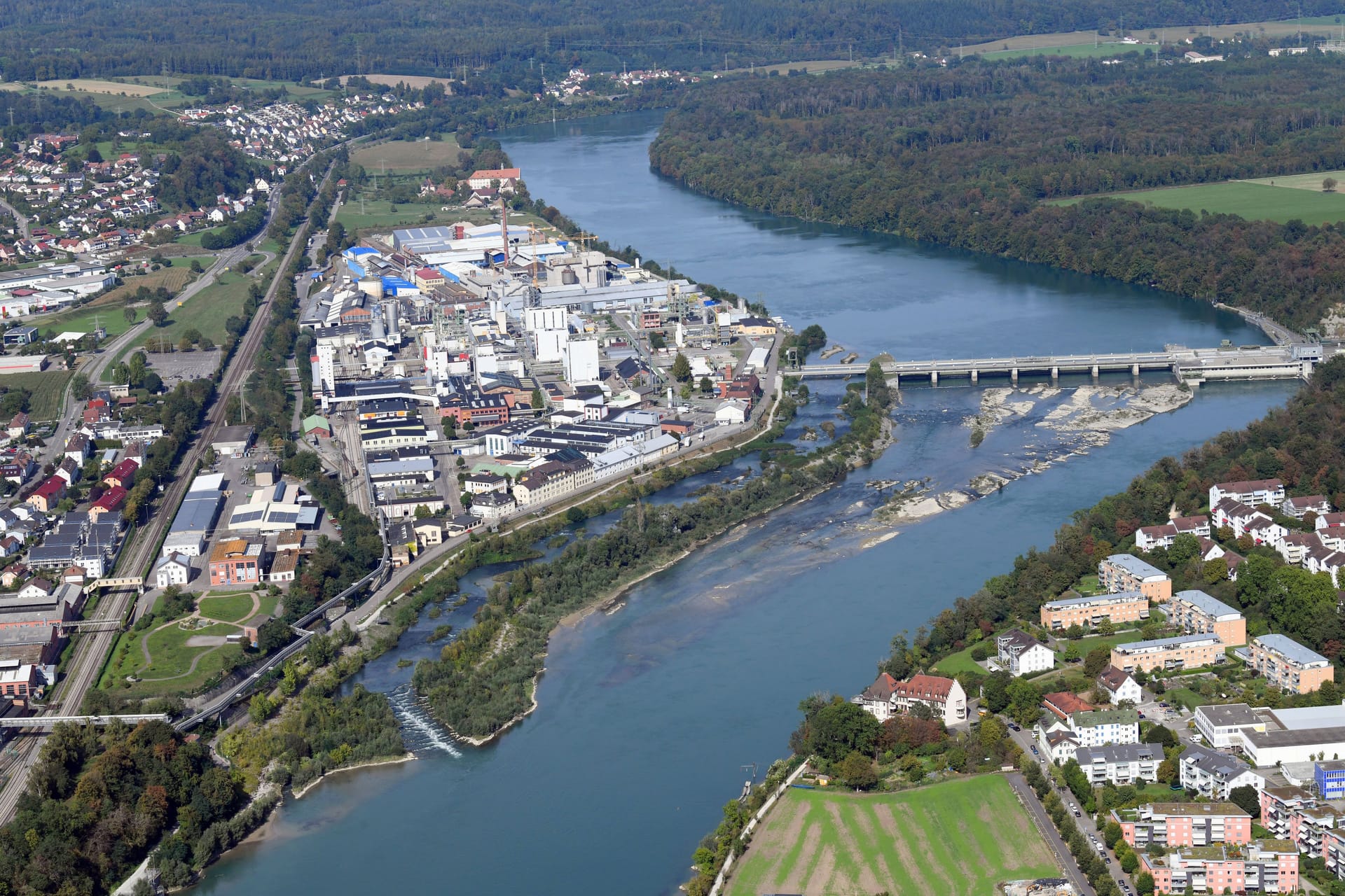 Das Wasserkraftwerk Rheinfelden: Hier stürzte am Mittwoch eine Frau in den Tod.