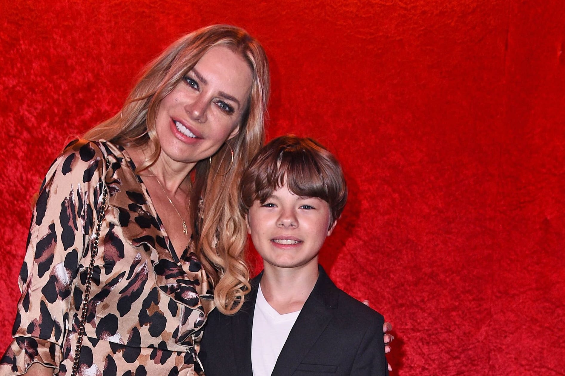 Xenia Seeberg posiert am 13.11.2019 mit Sohn Philias Martinek bei der Palazzo Gala-Premiere im Palazzo-Spiegelpalast in Berlin.