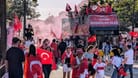Bis zu 2.000 Fans der Türkei marschierten zum Heiligengeistfeld: Am Abend spielt die Türkei in Hamburg gegen Tschechien.