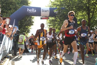 Über 10.000 Teilnehmende zählt der Hella-Halbmarathon jedes Jahr: Die 21,1 Kilometer lange Strecke führt an rund 50 Sehenswürdigkeiten vorbei.