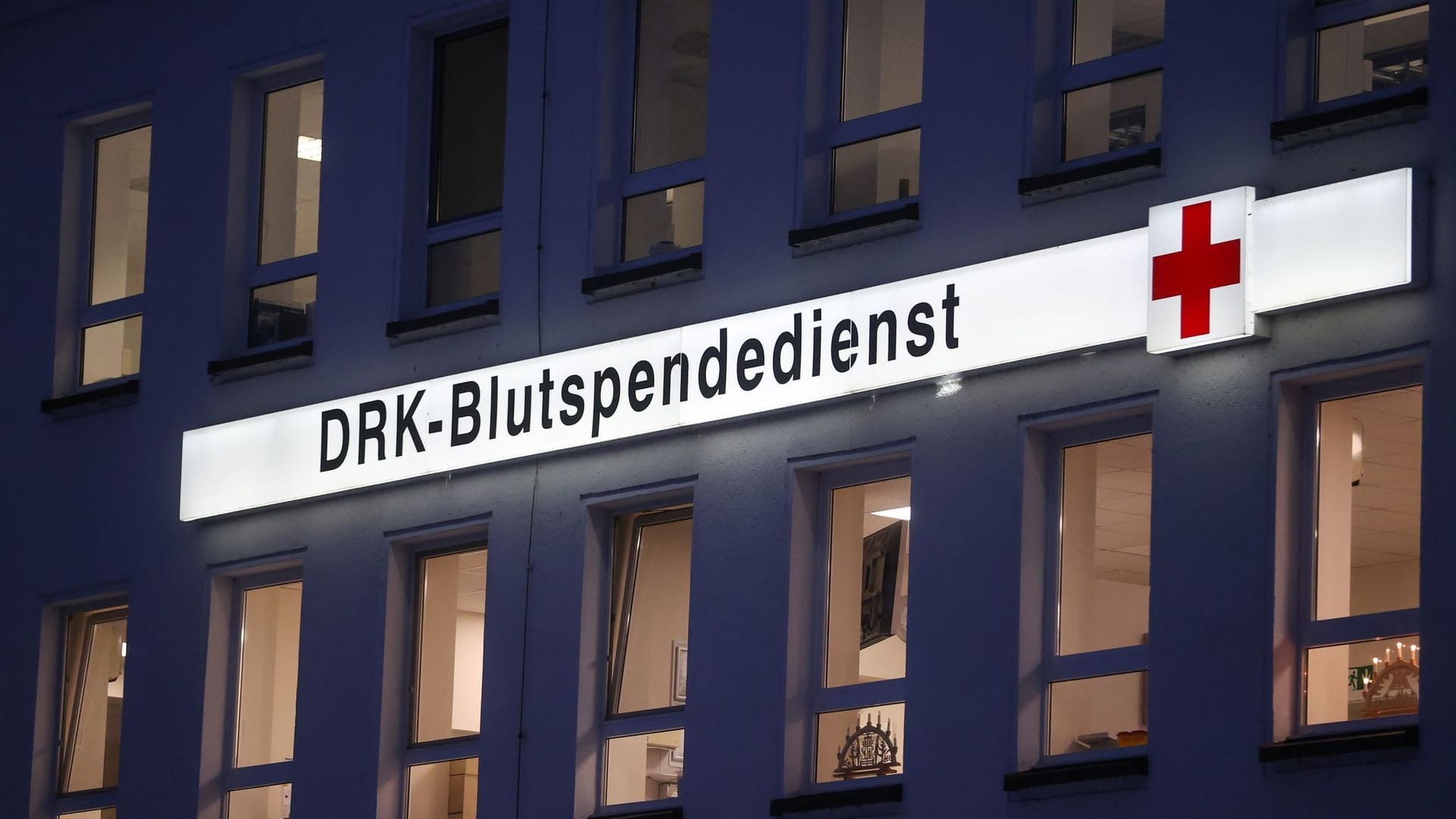 Der Blutspendedienst des Deutschen Roten Kreuzes: Anlässlich der Fußball-EM wird eine Abnahme der Blutspendebereitschaft befürchtet.