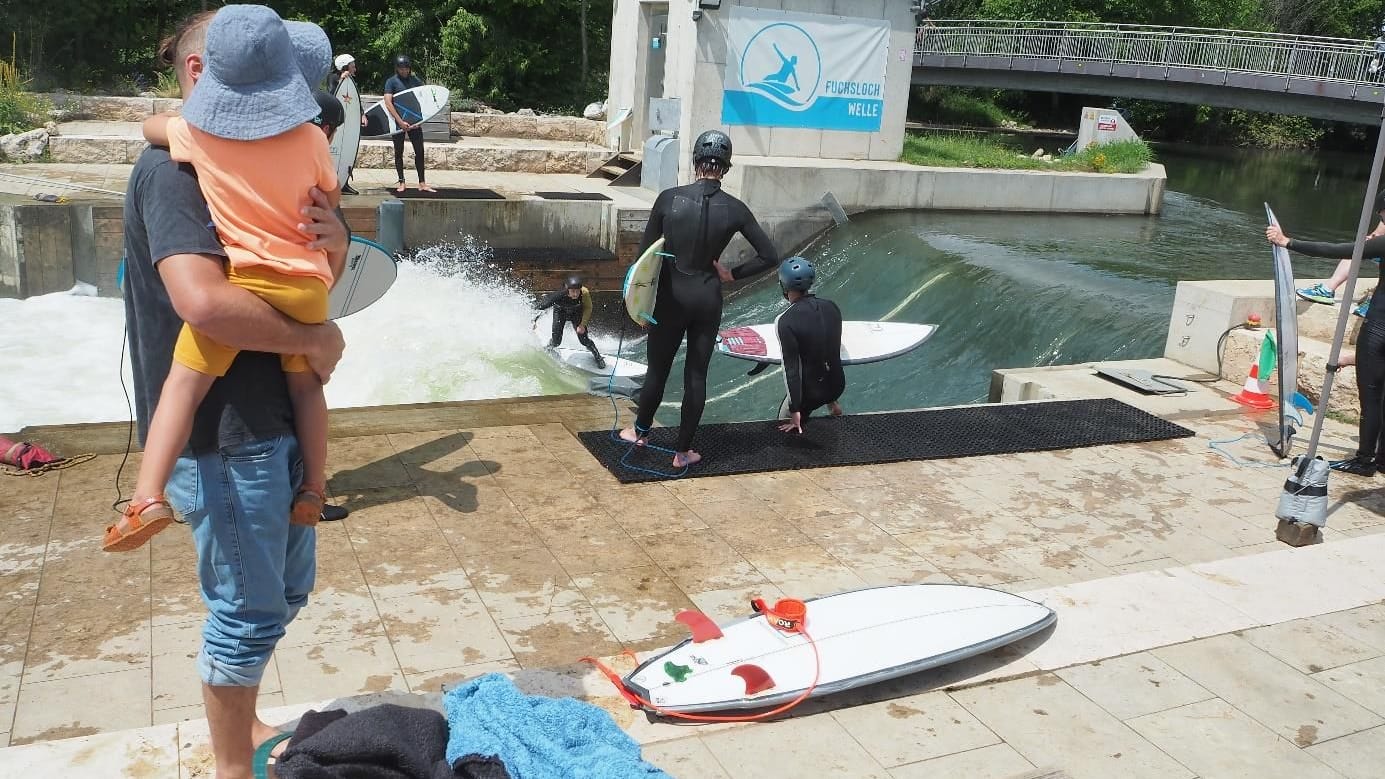 Die Surfwelle in Nürnberg ist wieder in Betrieb: Der Verein will den Sport nun vor allem Jugendlichen schmackhaft machen.