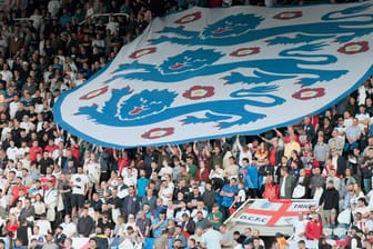 Englische Fans: Im ersten EM-Spiel 2024 treffen sie auf Serbien.