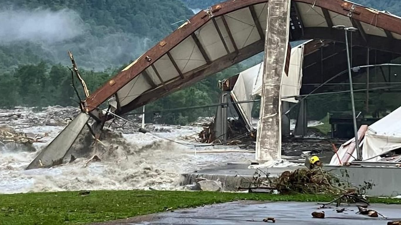 Unwetter im Tessin: Nach einem Erdrutsch werden in der Schweiz mehrere Menschen vermisst.