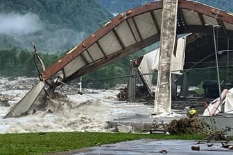 Unwetter im Tessin: Nach einem Erdrutsch werden in der Schweiz mehrere Menschen vermisst.