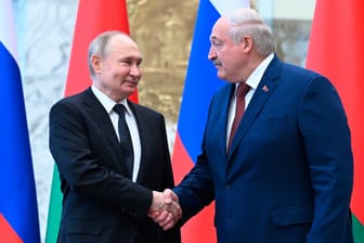 Russlands Präsident Putin und Belarus' Präsident Lukaschenko