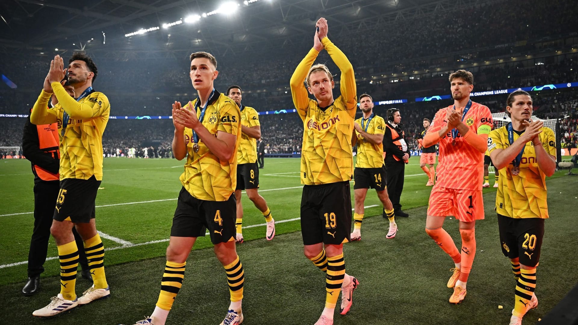 Gekämpft, alles gegeben – und am Ende doch verloren: Borussia Dortmund erlebt ein bitteres Champions-League-Finale. Dabei können sich einige BVB-Akteure auszeichnen – andere enttäuschen aber. Die Einzelkritik.