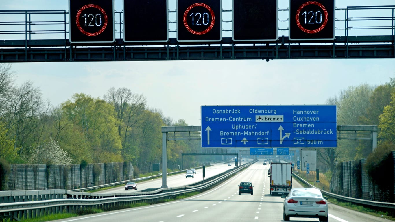 Die A1 bei Bremen Richtung Osnabrück (Symbolbild): Der Mann kam von der Fahrspur ab.