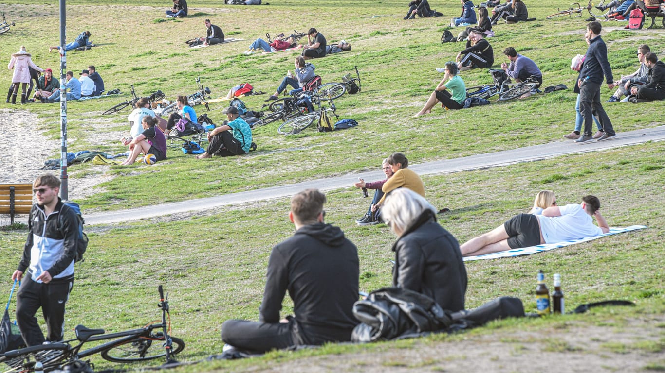 Volkspark Friedrichshain (Archivbild): Zwei Personen wurden hier attackiert.