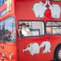Hamburg: Otto Waalkes stellt Ottifanten-Bus mit witzigem Design vor