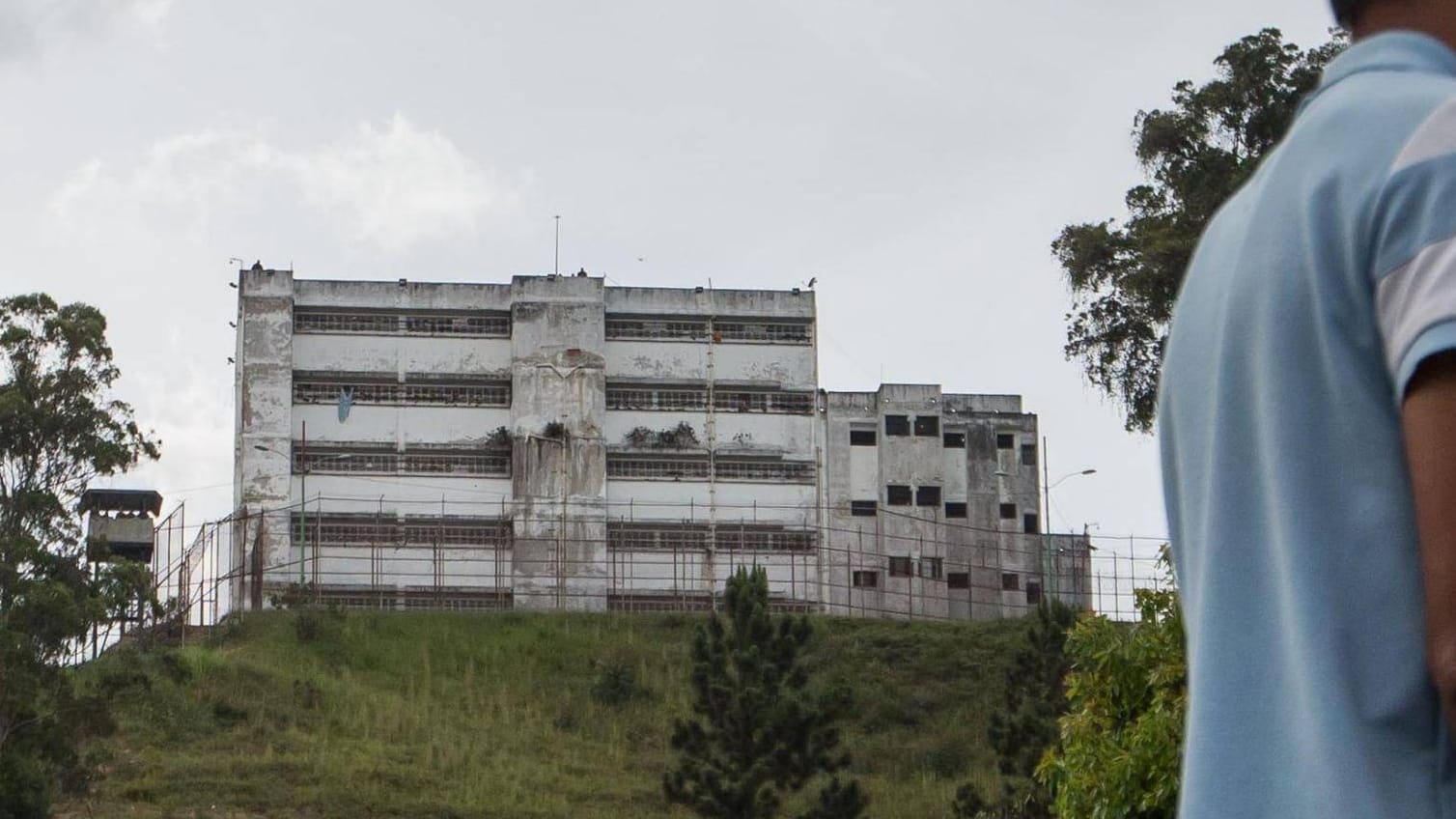 Drogengefängnis Los Teques: Nach zweieinhalb Jahren Haft in Venezuela kehrt eine Deutsche zurück nach Hause.