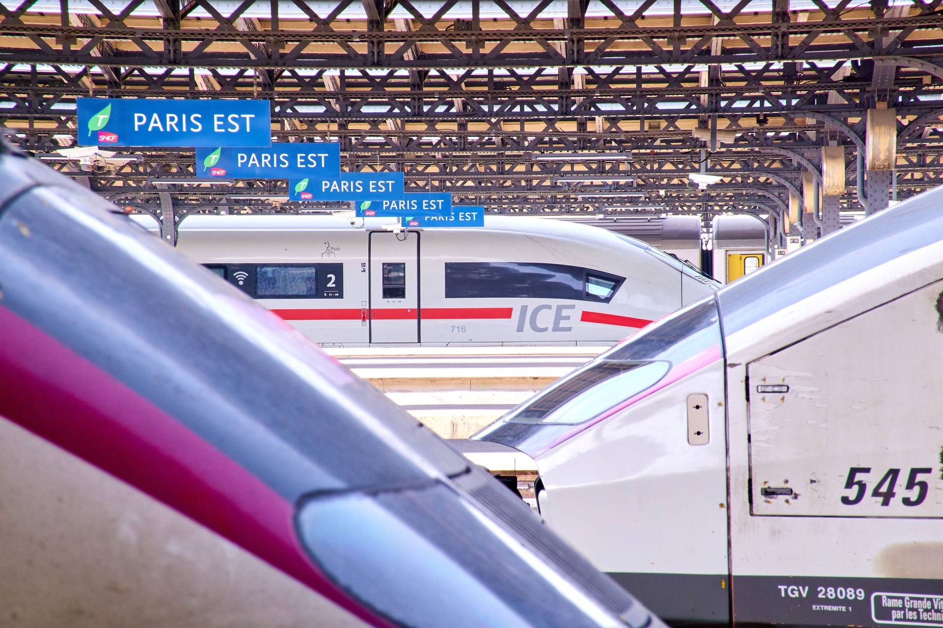 Züge halten am Bahnhof Paris Est (Symbolbild): Diesen Bahnhof wird der Nightjet ab August länger nicht anfahren.