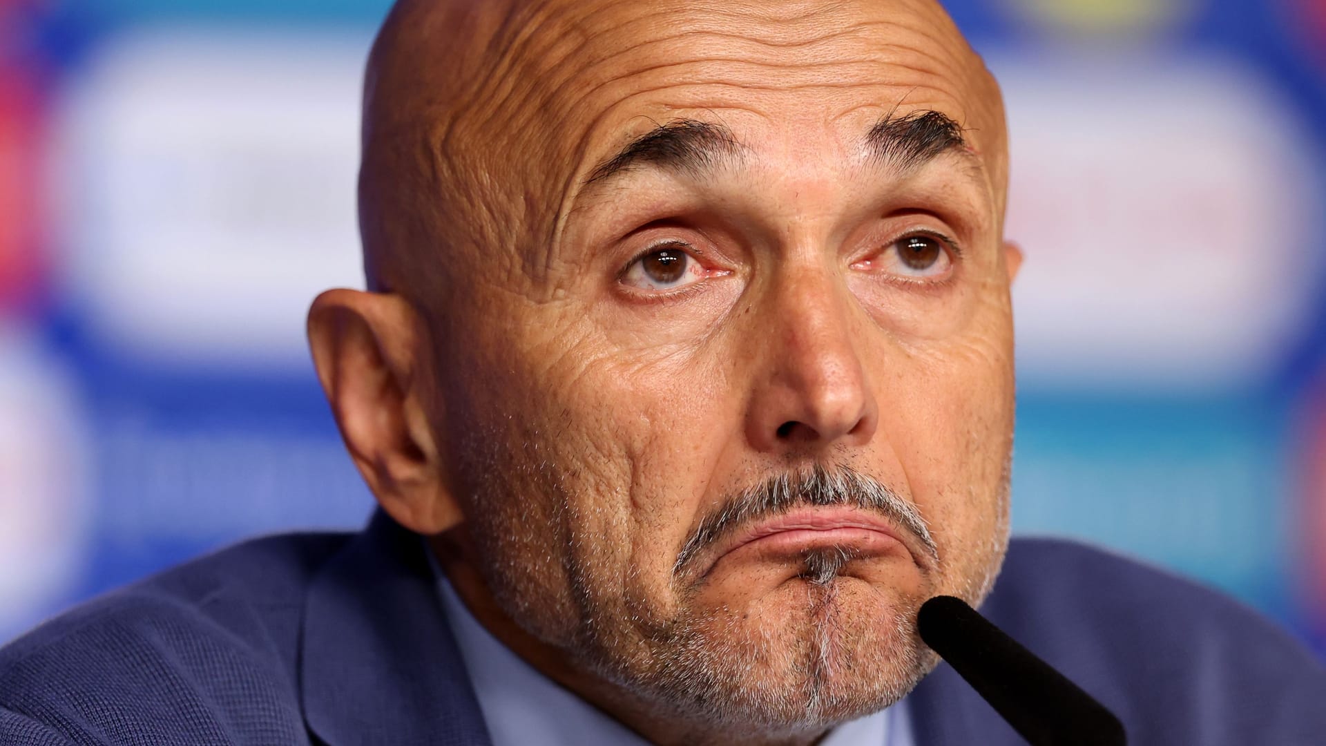 Vulkan am Spielfeldrand, Dozent im Presseraum: Italiens Coach Luciano Spalletti.