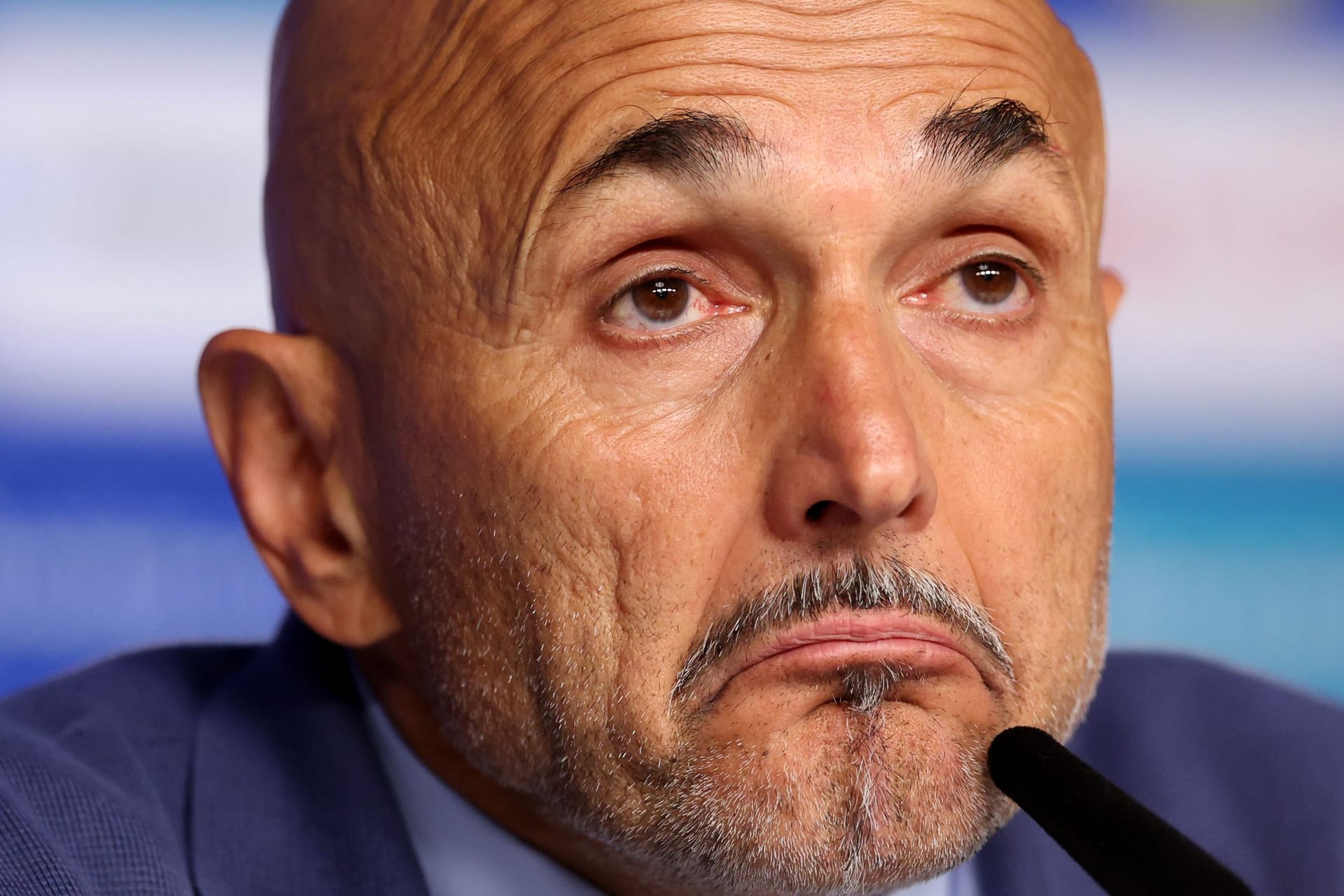 Vulkan am Spielfeldrand, Dozent im Presseraum: Italiens Coach Luciano Spalletti.