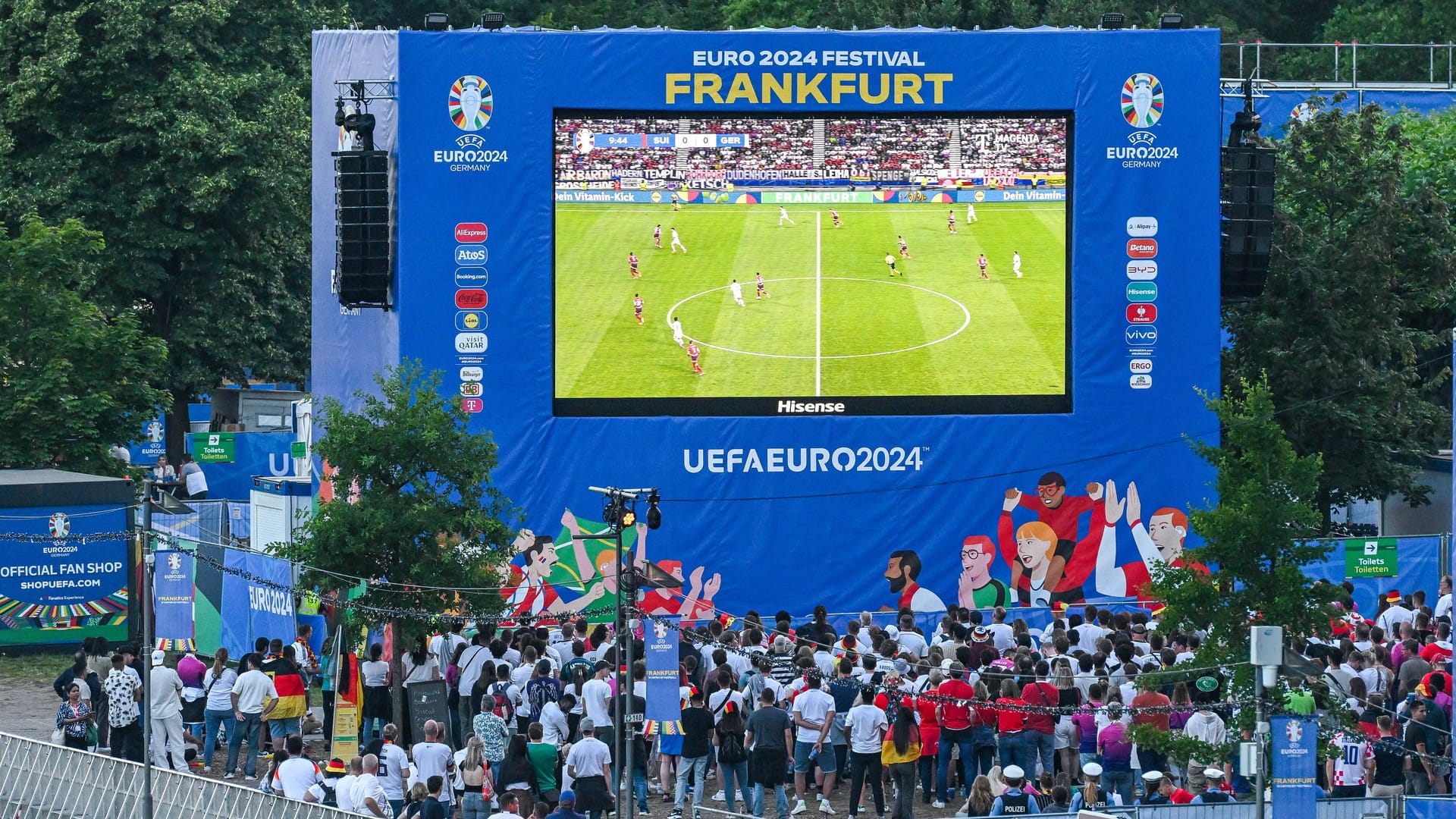 Die Fan Zone in Frankfurt (Archivbild): Bereits am vergangenen Freitag musste diese wegen eines Gewitters gesperrt werden. Die Fan Zone in Frankfurt (Archivbild): Bereits am vergangenen Freitag musste diese wegen eines Gewitters gesperrt werden.