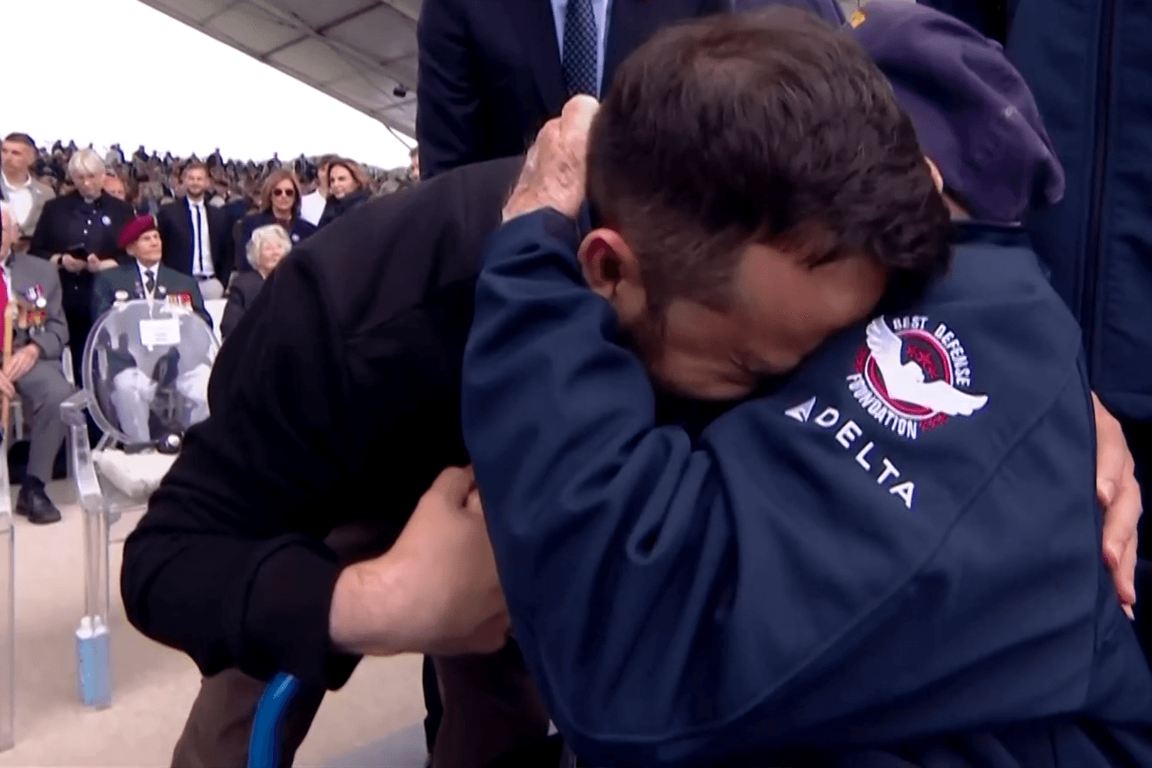 Emotionaler Moment bei Gedenkfeier zum D-Day