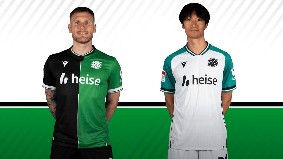 Neue Arbeitskleidung für Hannover 96: Andreas Voglsammer (l.) zeigt das Auswärtstrikot, Sei Muroya (r.) das Ausweichshirt.