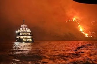 Feuer auf Hydra: Das Feuerwerk einer Yacht soll es ausgelöst haben.