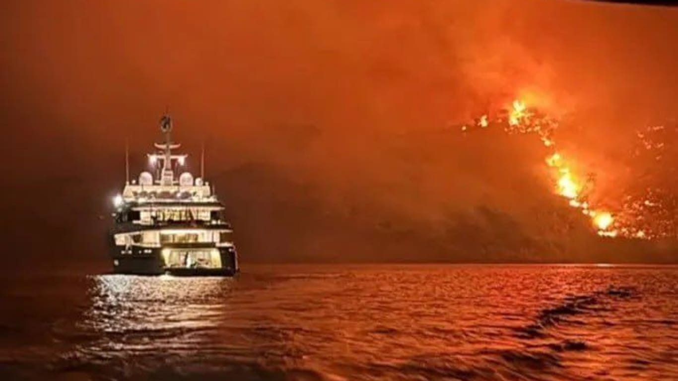 Feuer auf Hydra: Das Feuerwerk einer Yacht soll es ausgelöst haben.