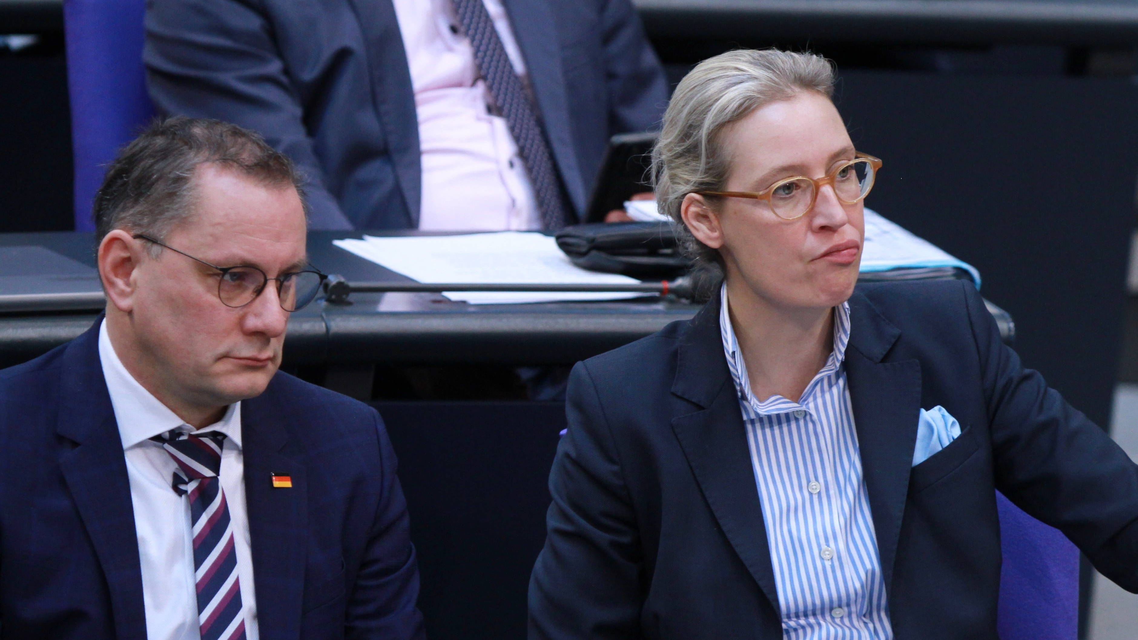 Neuer Tiefstwert: AfD sinkt in Umfrage weiter – SPD überholt