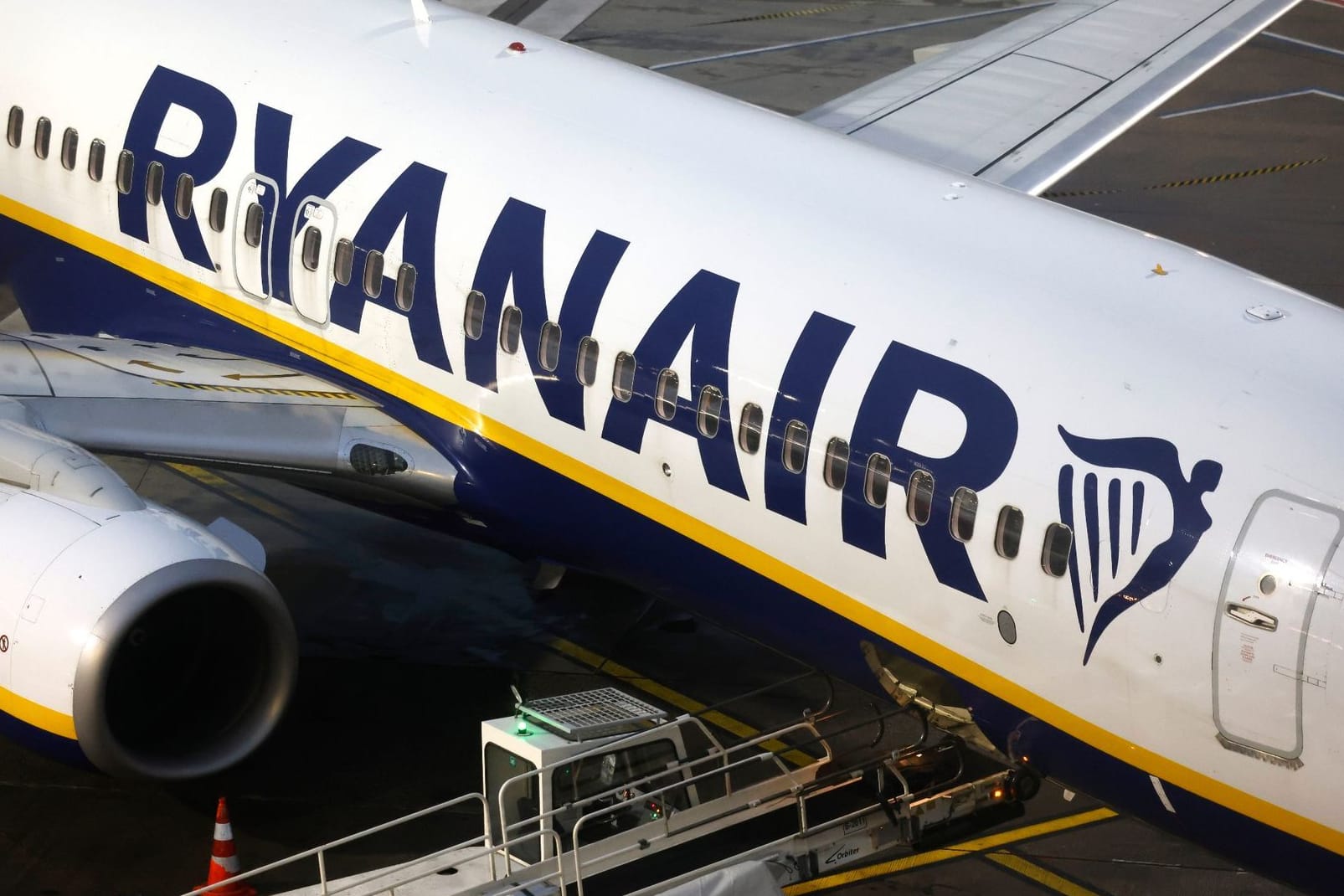 Ryanair-Flieger: Bei Ryanairs Attacke geht es auch um einen Streit um eine Deckelung des Luftverkehrs am Flughafen in Dublin.