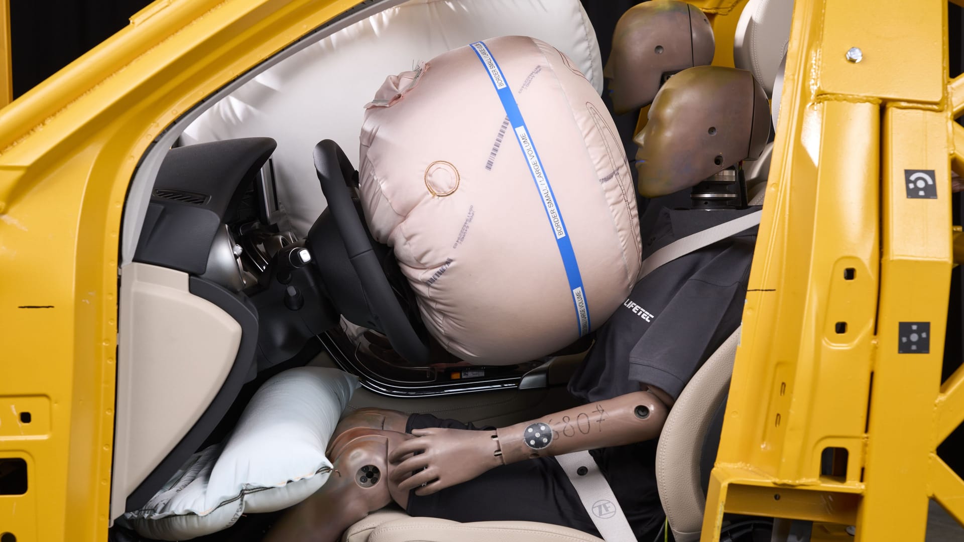 Für hochautomatisiertes Fahren: Moderne Autos brauchen auch moderne Airbags.