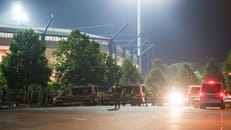 Polizei schlägt Alarm – Fans müssen im Stadion ausharren