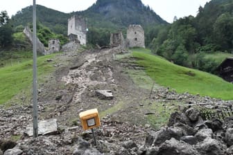Die historische Burgruine Falkenstein: Infolge der Unwetter sind Teile der Burg abgerutscht.