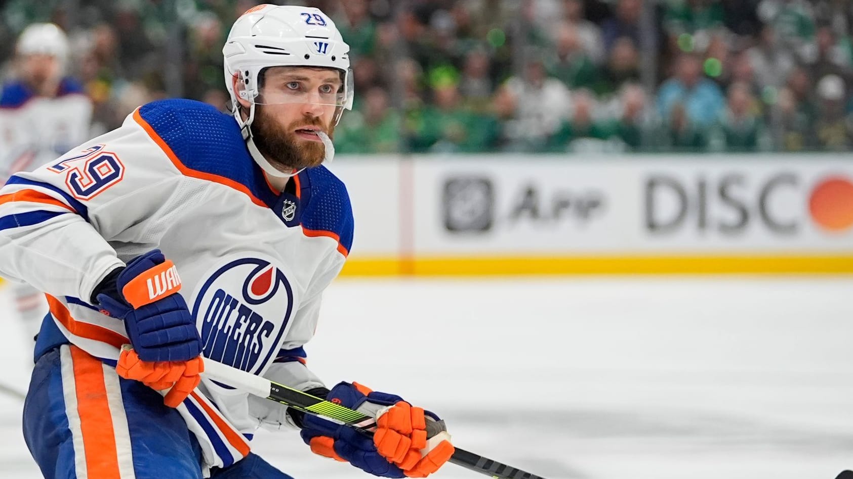 Leon Draisaitl von den Edmonton Oilers: Der deutsche Eishockey-Star musste gegen die Florida Panthers eine bittere Niederlage hinnehmen.