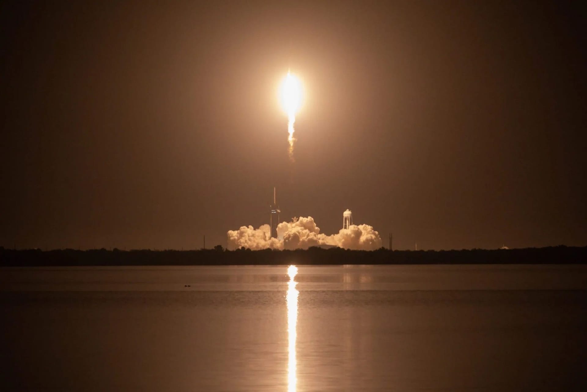 Die "Crew 3"-Mission, zu der Matthias Maurer gehörte, startete am 11. November 2021 vom Kennedy Space Center in Florida. Eine "Falcon 9"-Rakete des US-Unternehmens SpaceX brachte die Astronauten ins All.