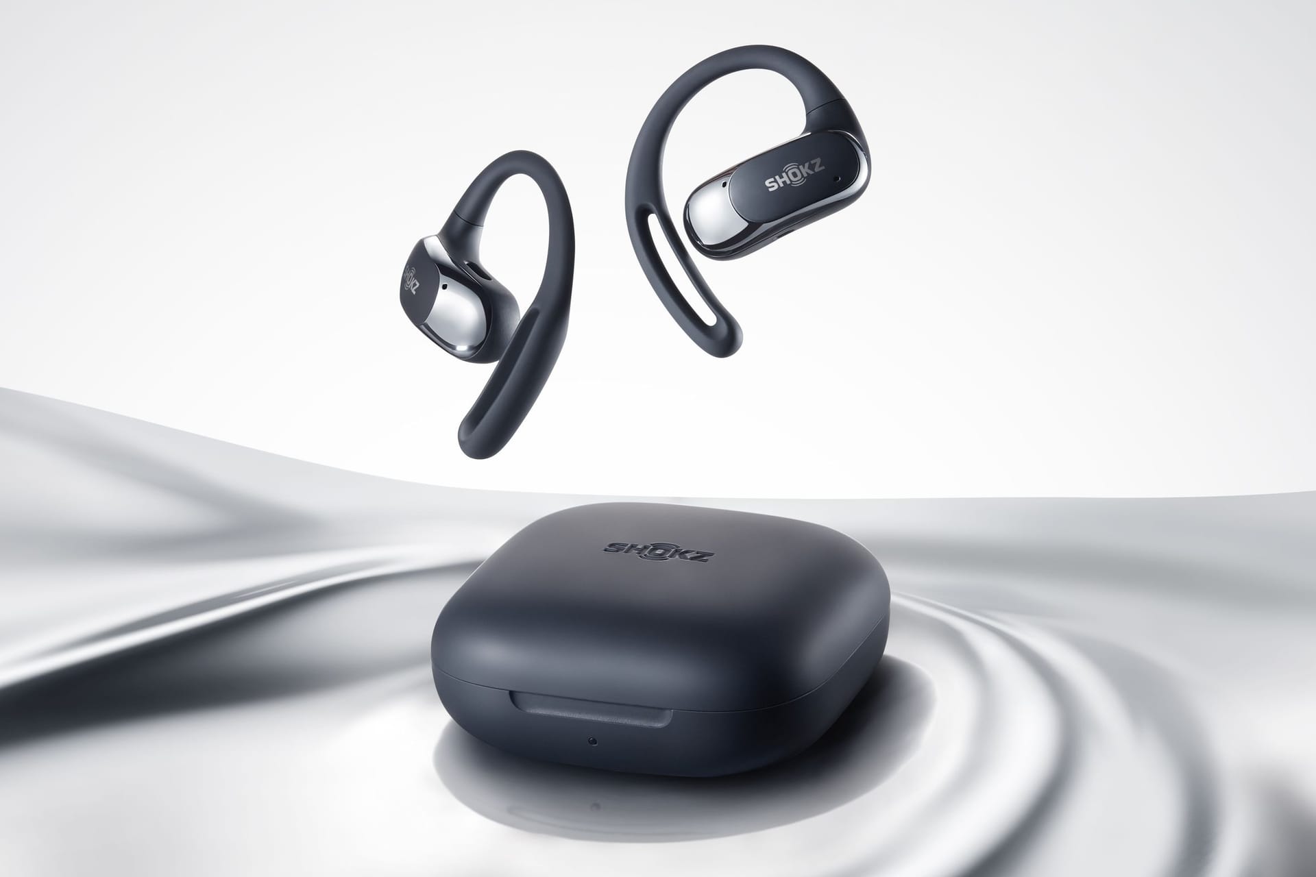 Shokz "OpenFit Air": Das ergonomische Design bietet trotz schlanker Optik einen festen und stabilen Sitz.