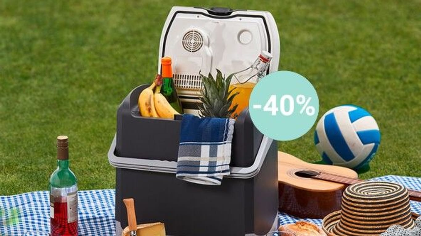 Perfekt fürs Picknick, Camping und Autofahrten: Bei Aldi ist heute eine elektrische Kühlbox von AEG 40 Prozent günstiger im Angebot.