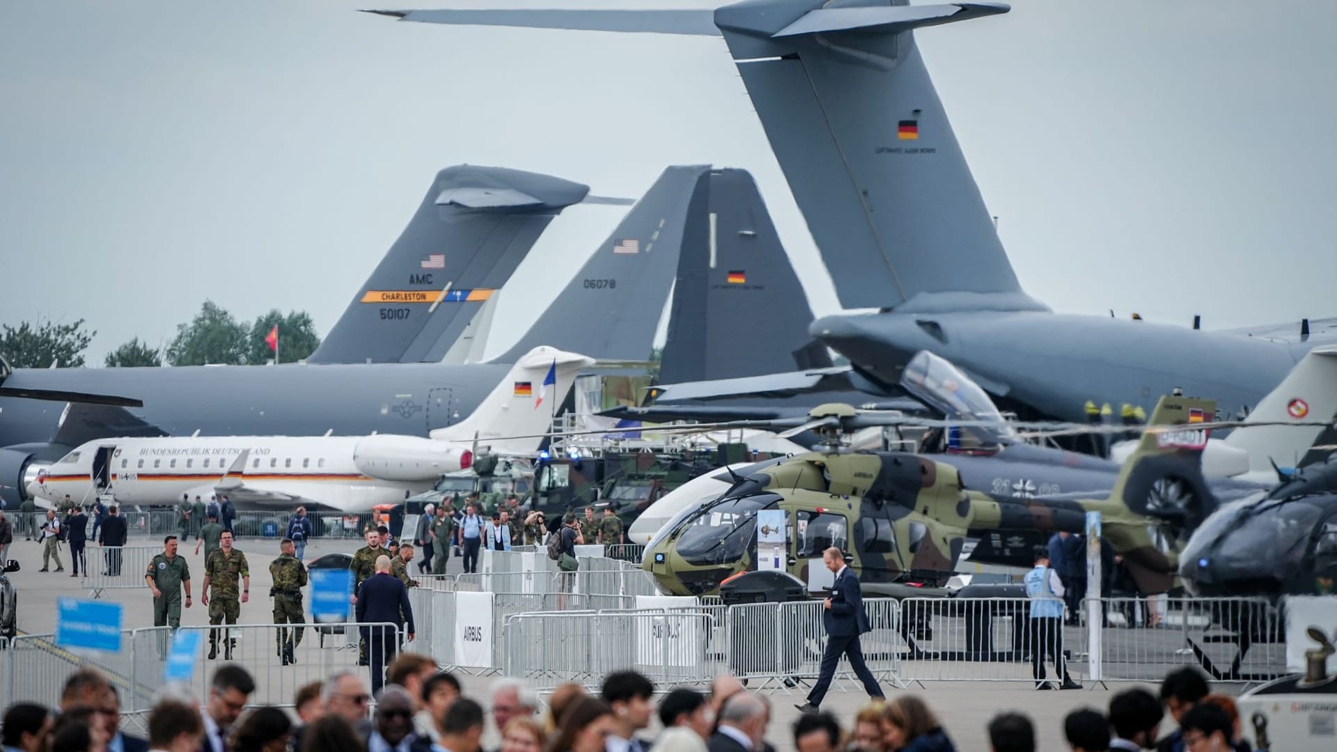 Die Luftwaffe der Bundeswehr präsentiert ihre Flugzeuge und Hubschrauber auf der Internationalen Luft- und Raumfahrtausstellung (ILA) auf dem Gelände vom Flughafen Berlin Brandenburg (BER). Die Messe findet vom 5. bis 9. Juni 2024 unter dem Motto «Pioneering Aerospace» statt.