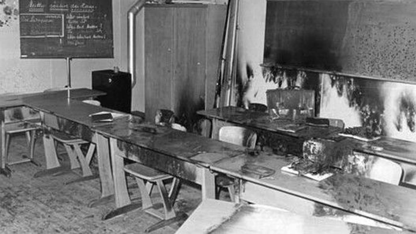Ein Klassenzimmer (Archivbild): Die Spuren des Attentats sind deutlich zu sehen.