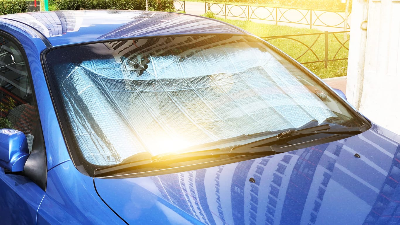 Schützen Sie das Auto im Sommer vor Hitze: Bei Aldi ist heute eine Abdeckung fürs Auto im Angebot. (Symbolbild)