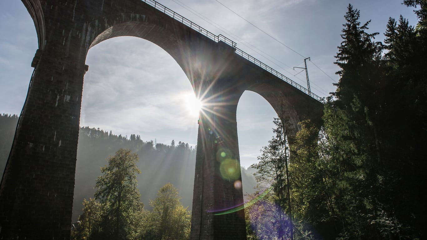 Die Ravennabrücke im Höllental (Archivbild): Bei einem Geländelauf ist ein Läufer ums Leben gekommen.