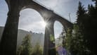 Die Ravennabrücke im Höllental (Archivbild): Bei einem Geländelauf ist ein Läufer ums Leben gekommen.